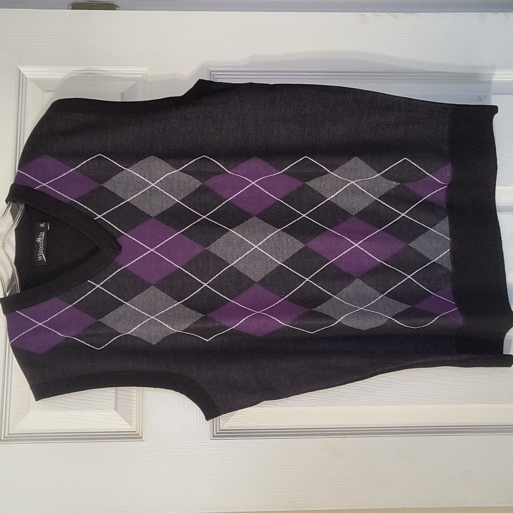 New without tags nice argyle vest